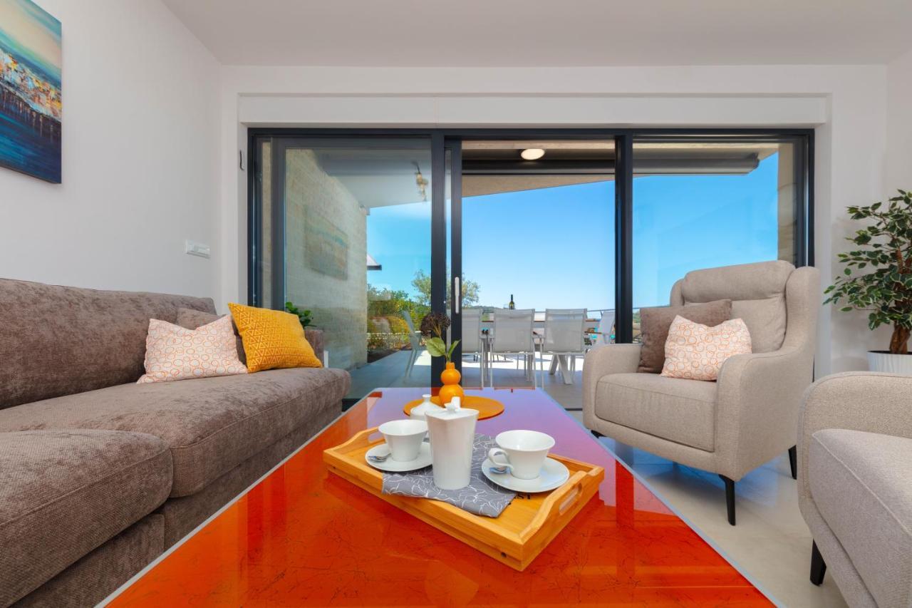 Oranz Apartment